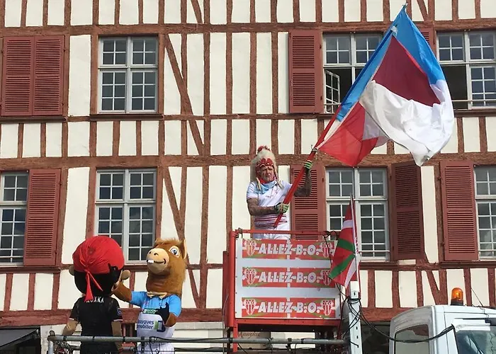 Petit Douillet Tres Bien Situe بياريتز